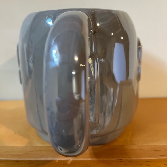 Star Wars The Mandalorian Helmet Sculpted 25oz. Coffee Tea Hot Chocolate Mug - Picture 3 of 5